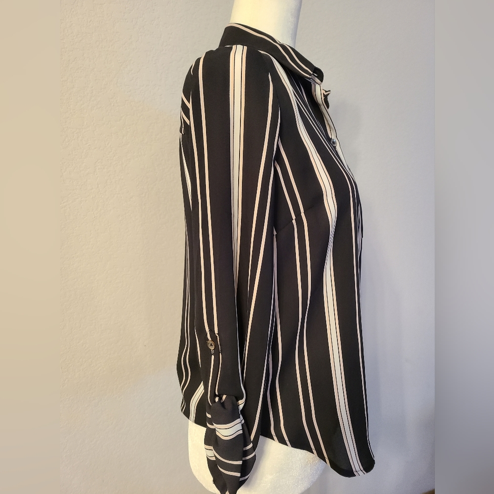 GUESS blouse - Picture 2 of 3